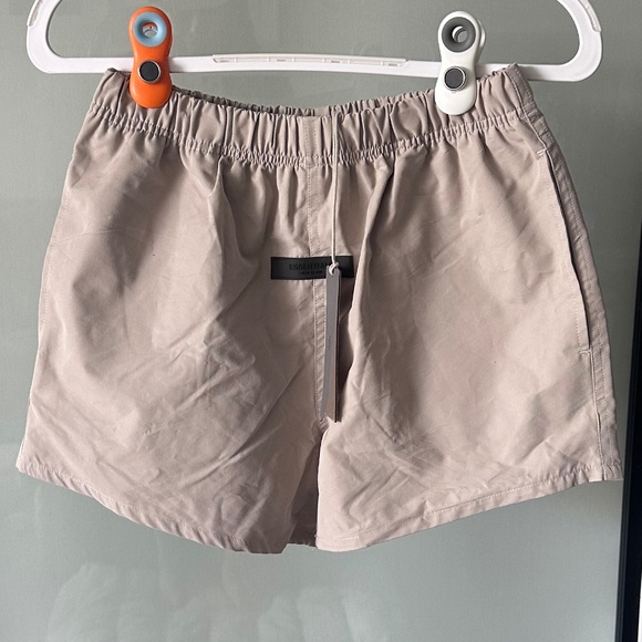 Fear of God ESSENTIALS Running Shorts Seafoam - Picture 1 of 3